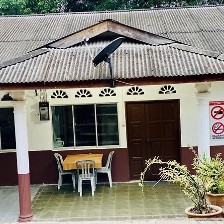 Delimah Guesthouse Куала Тахан Екстериор снимка