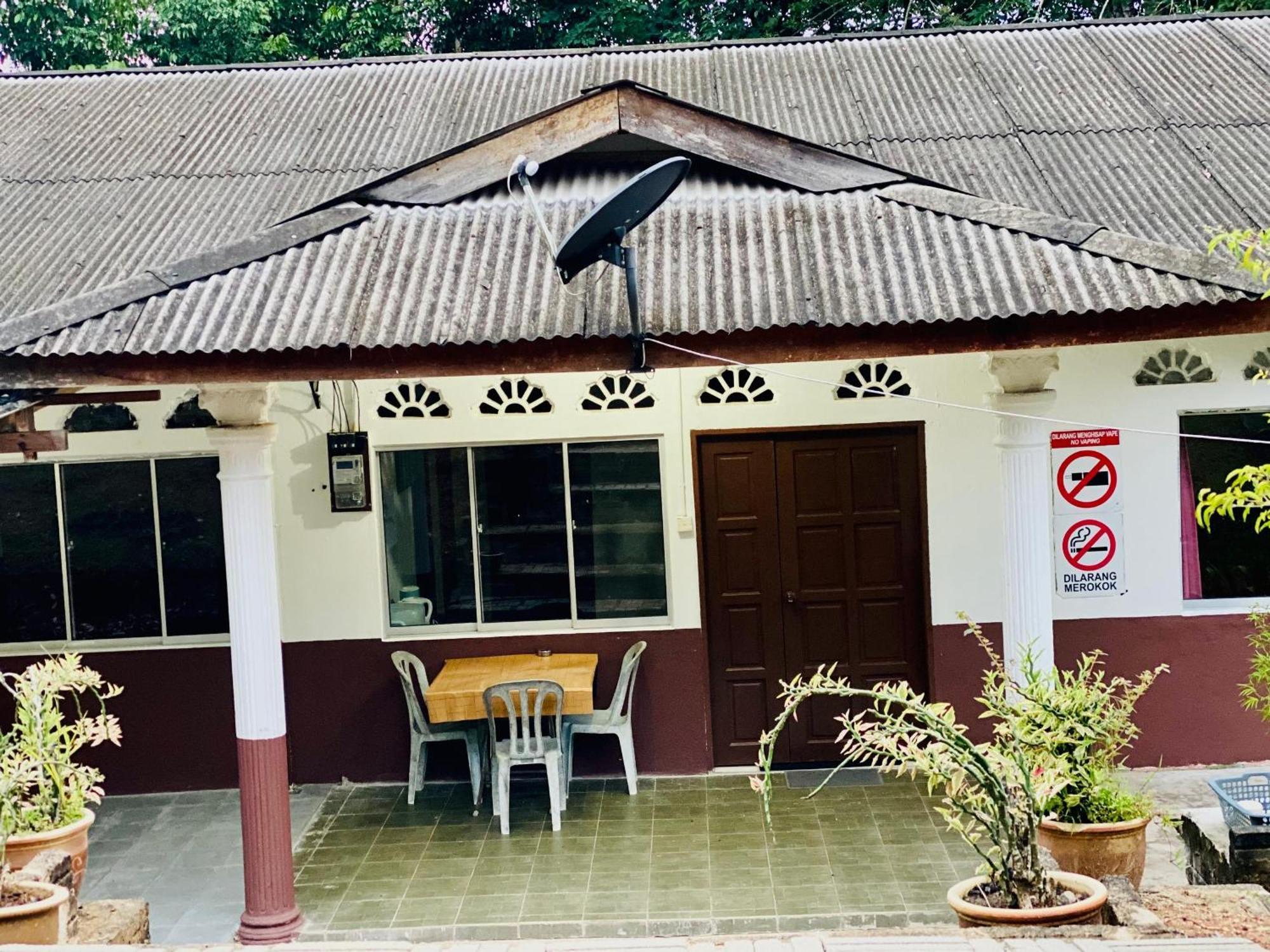 Delimah Guesthouse Куала Тахан Екстериор снимка